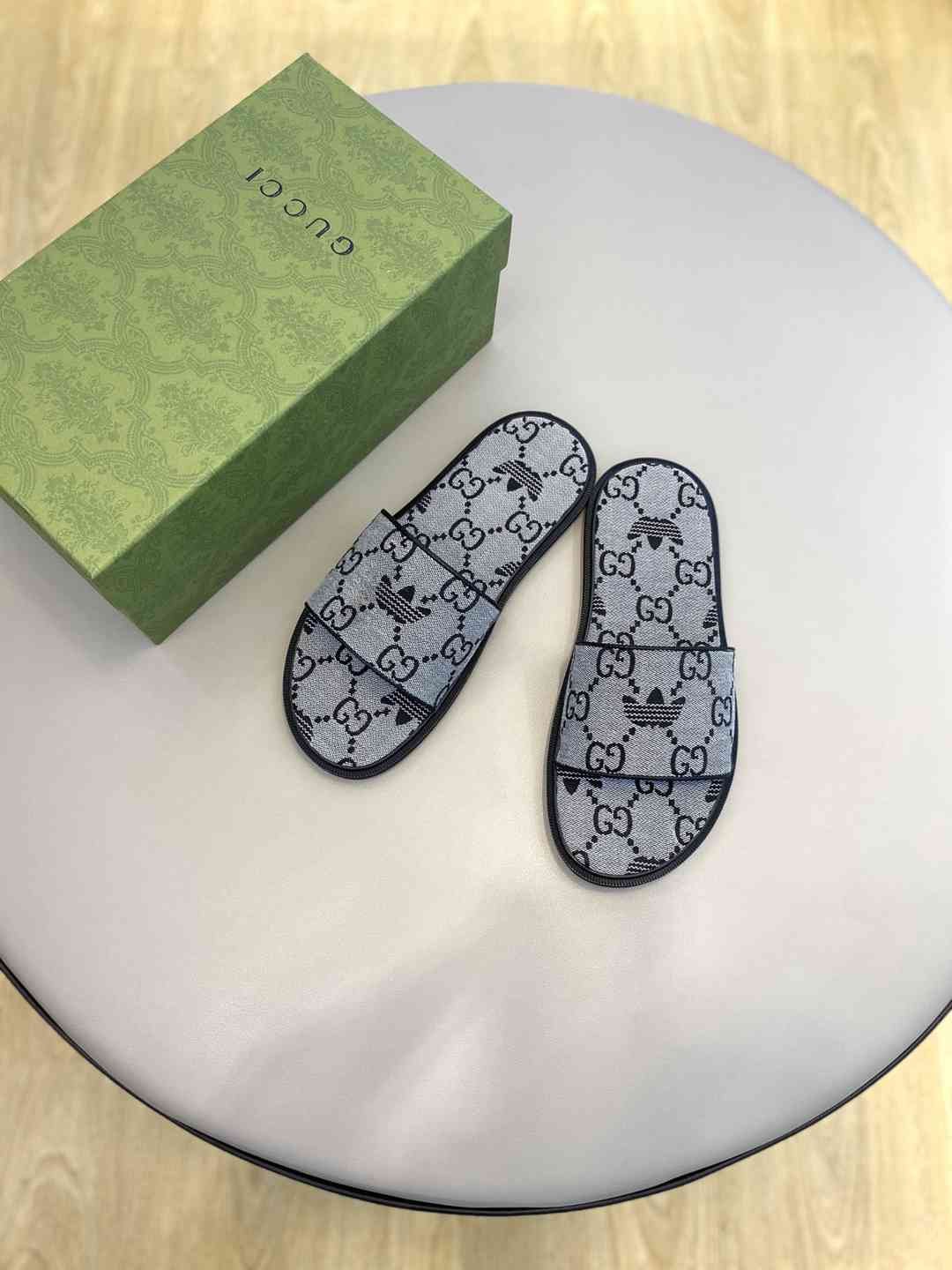 Gucci Men’s GUCC Slides Colorway 8 1628190-8