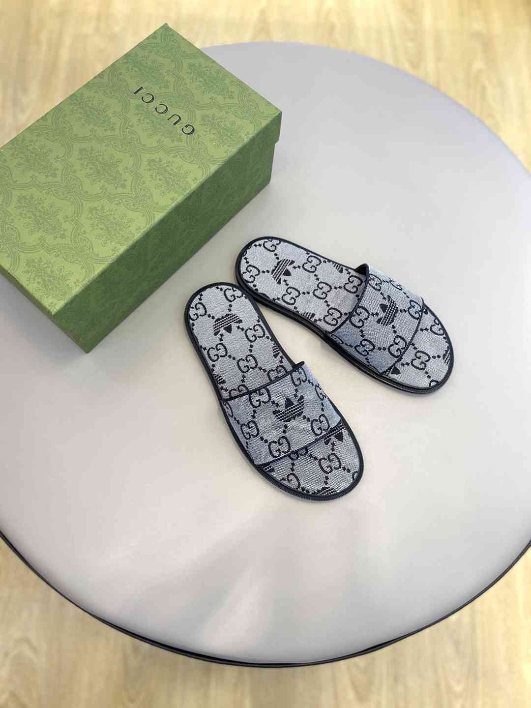 Gucci Men’s GUCC Slides Colorway 8 1628190-8