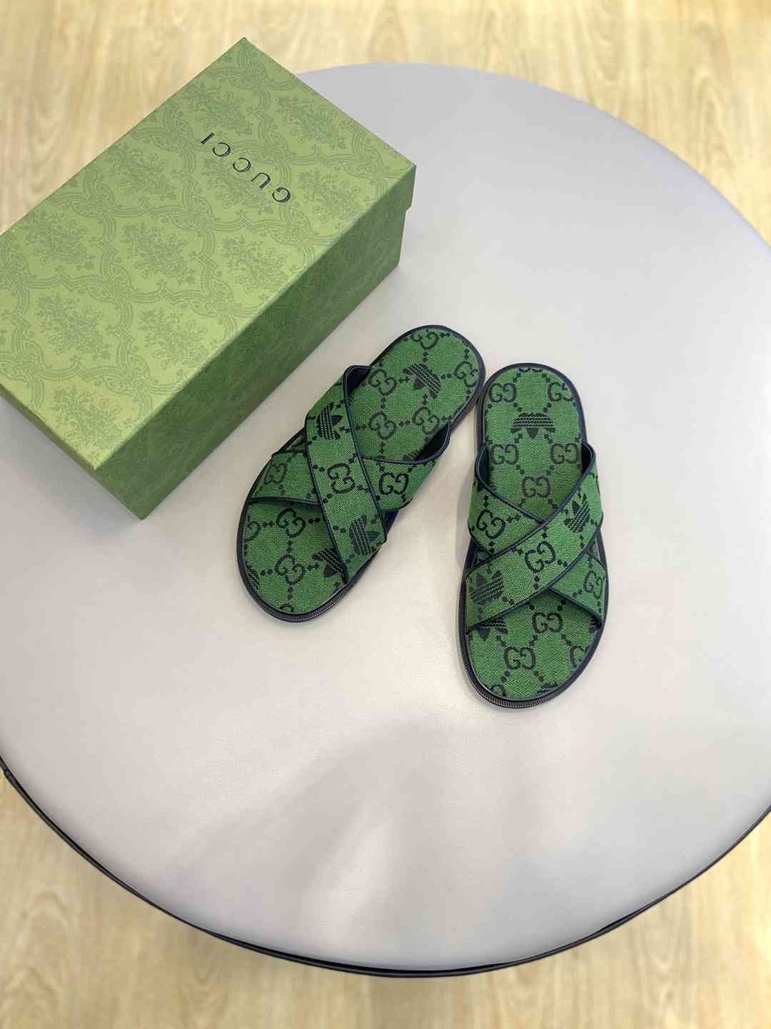 Gucci Men’s GUCC Slides Colorway 5 1628190-5