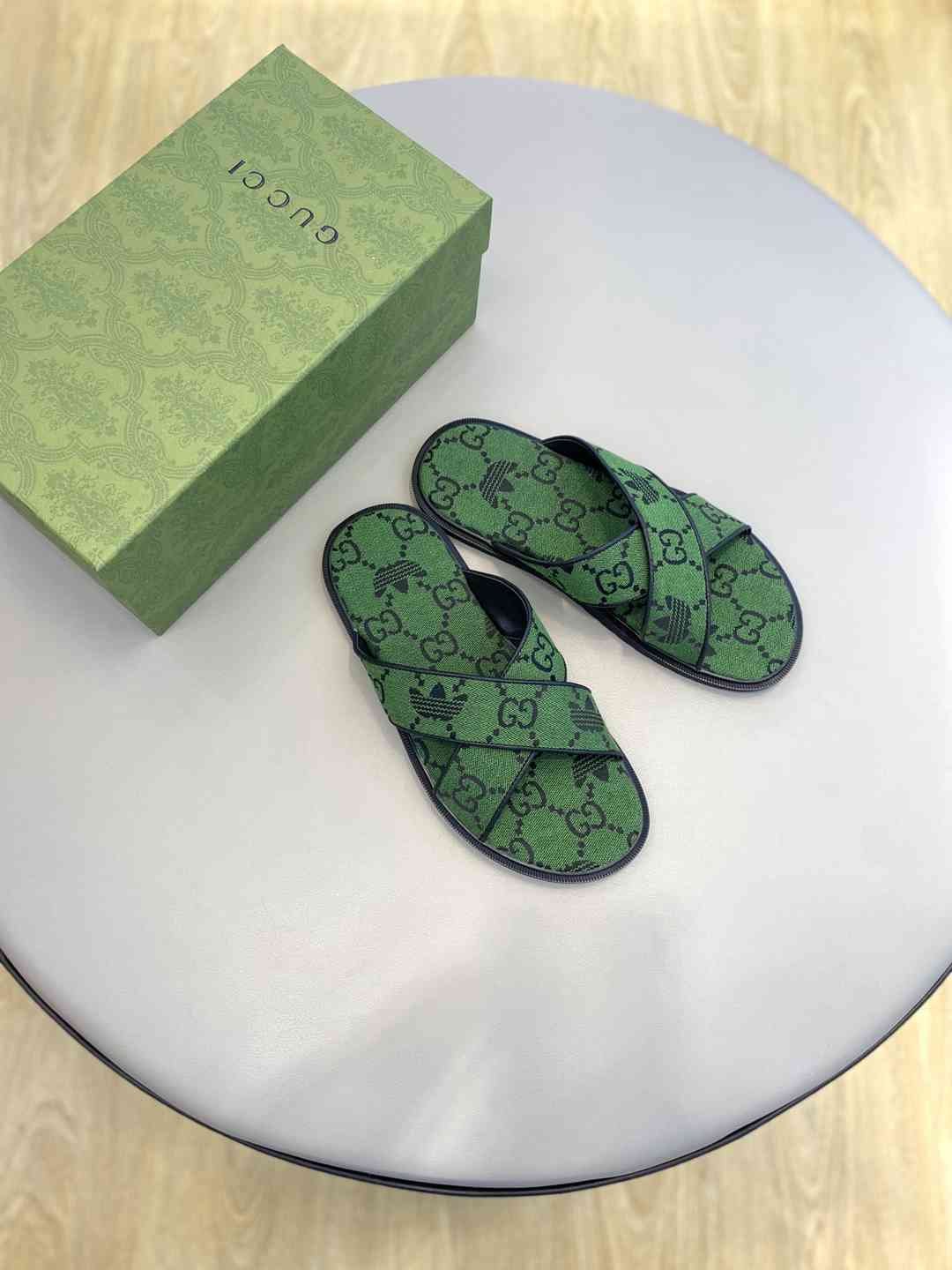 Gucci Men’s GUCC Slides Colorway 5 1628190-5