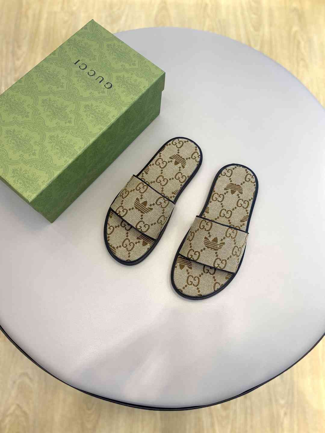 Men's Sandals & Slides Men's GUCC Slides Colorway 18 1628190-18