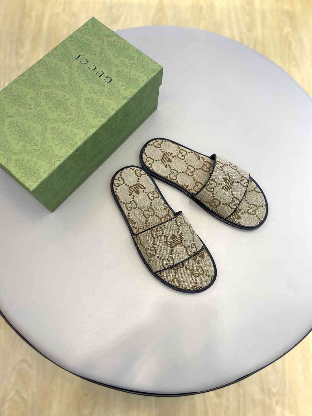Gucci Men’s GUCC Slides Colorway 2 1628190-2