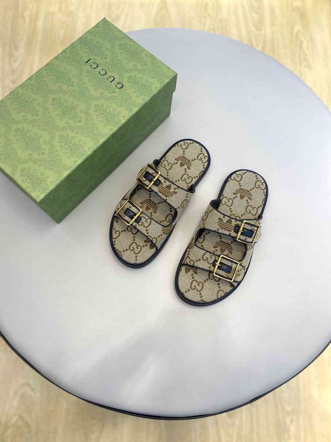 Men's Sandals & Slides Men's GUCC Slides Colorway 17 1628190-17
