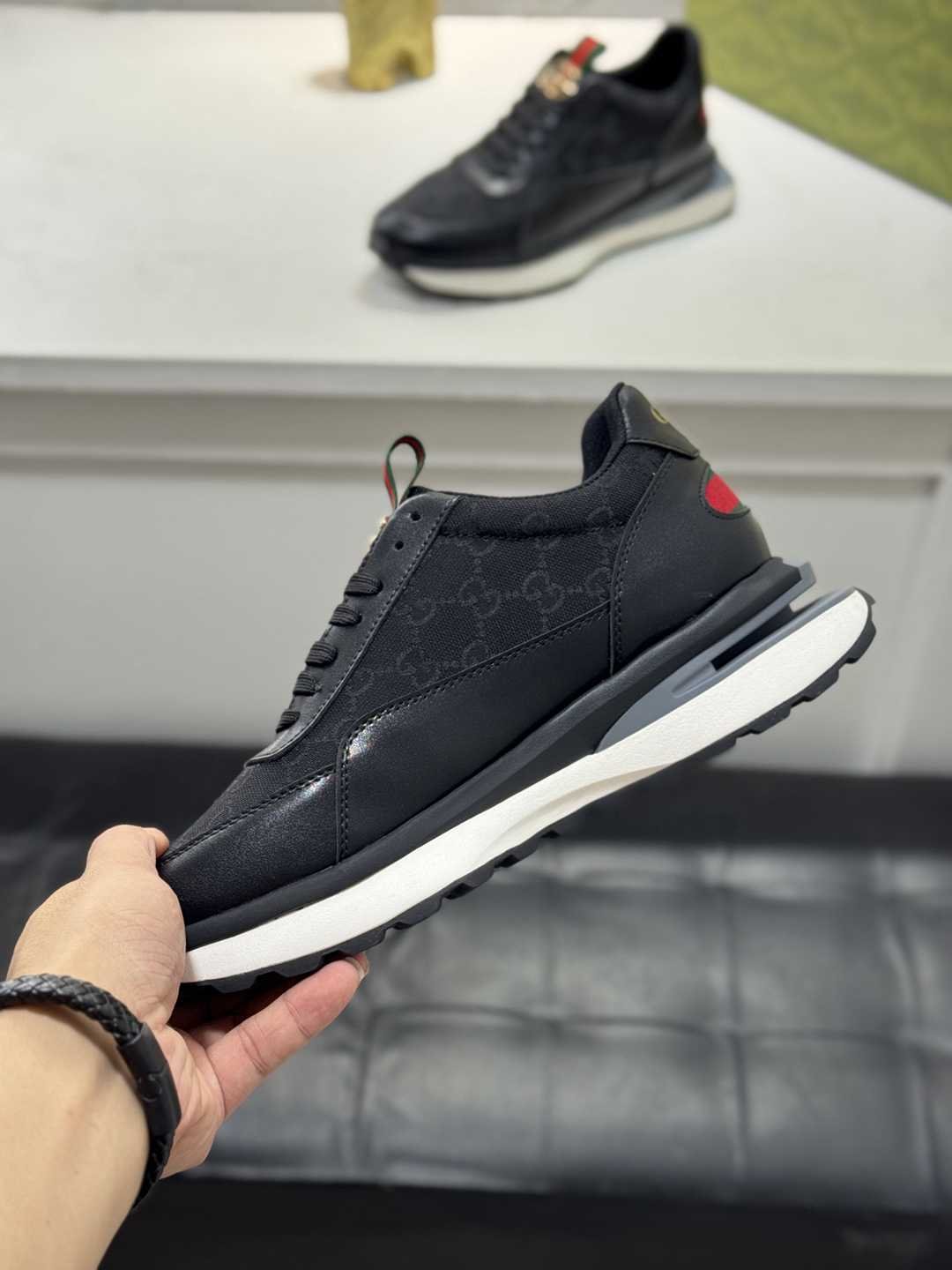 Gucci Men’s GUCC AY Sneakers Colorway 10 1720240-10