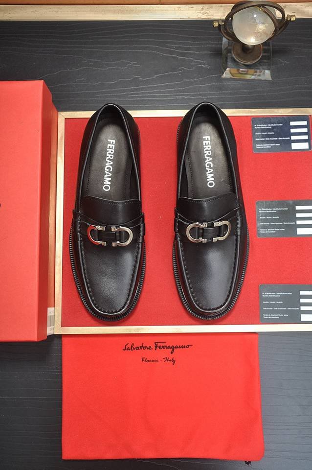Ferragamo Leather Dress Shoes 1133320