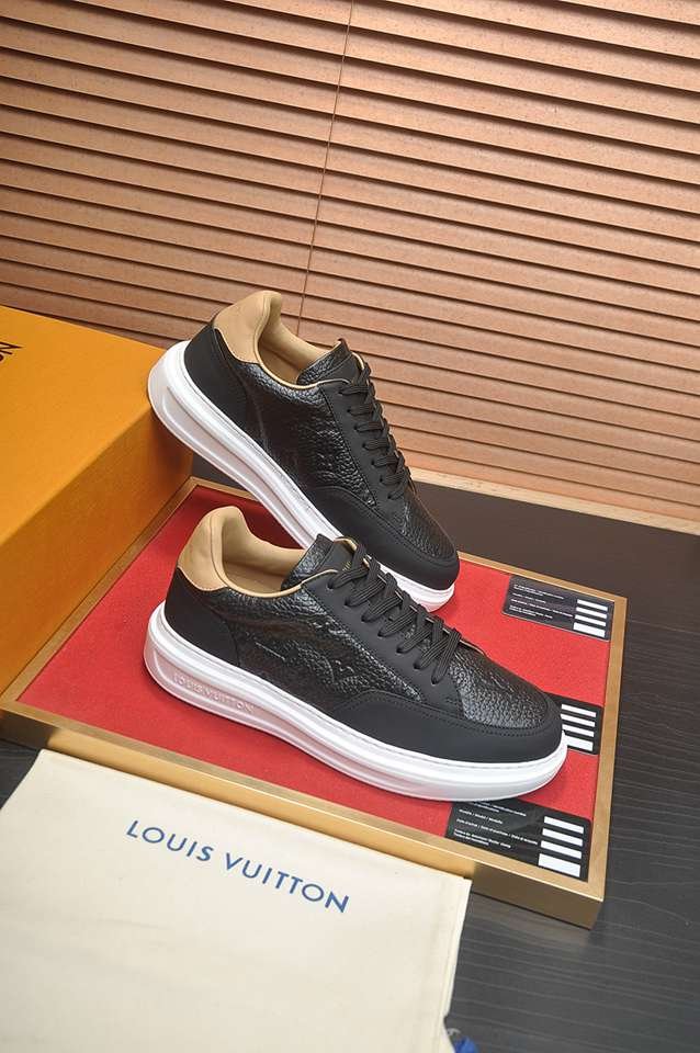 Louis Vuitton Men’s LV Monogram Court Sneakers 1133340