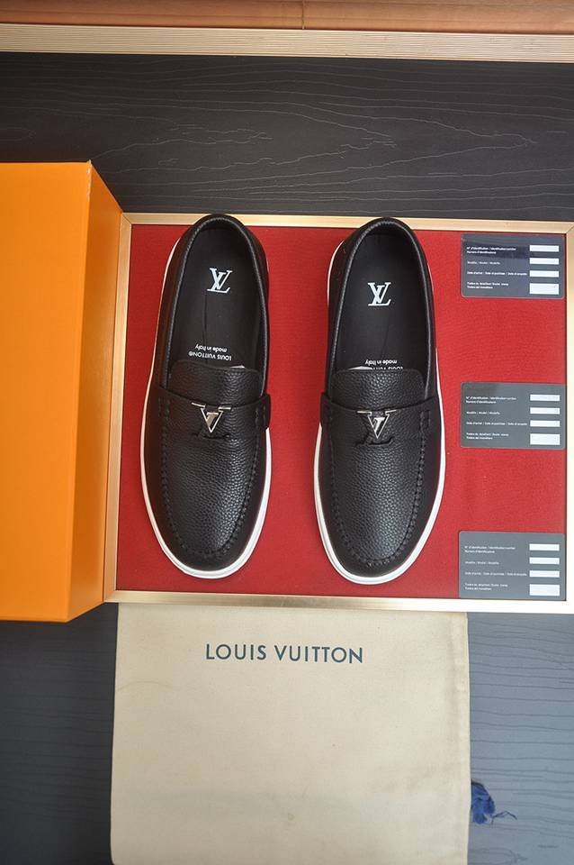 Louis Vuitton LV Sneakers 1133300