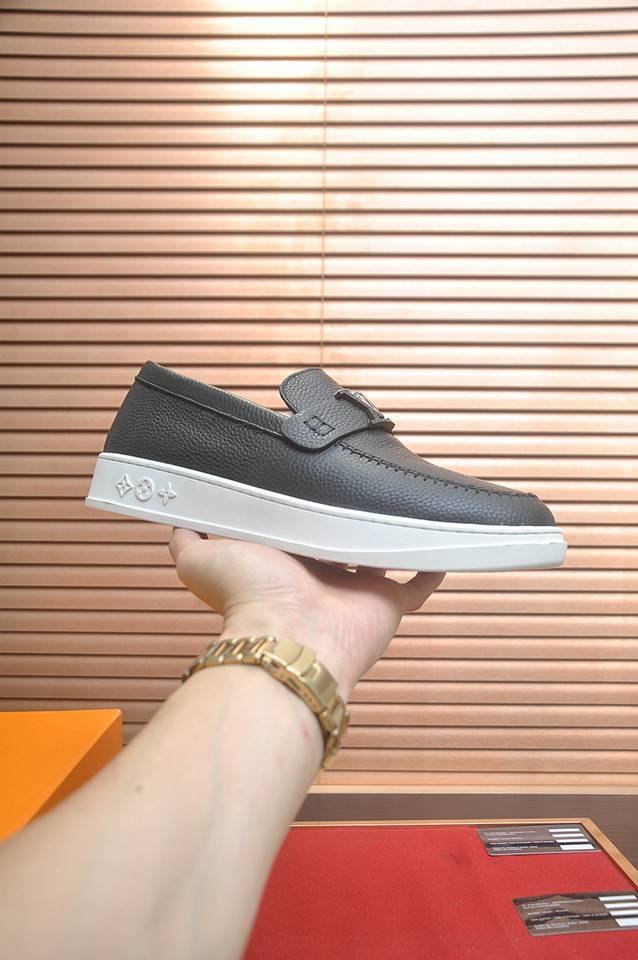 Louis Vuitton LV Sneakers 1133300