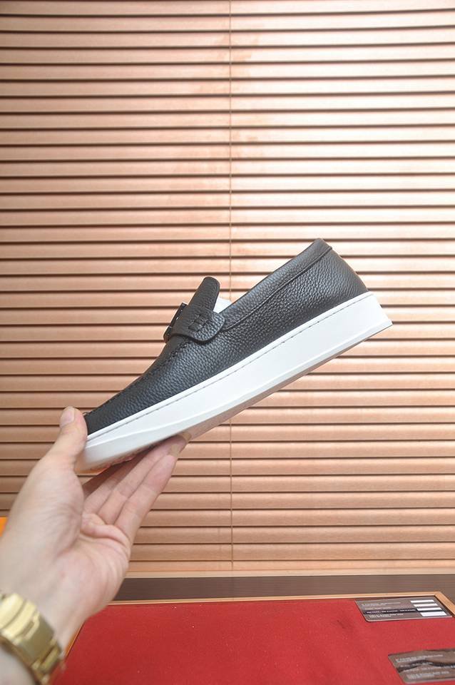 Louis Vuitton LV Sneakers 1133300