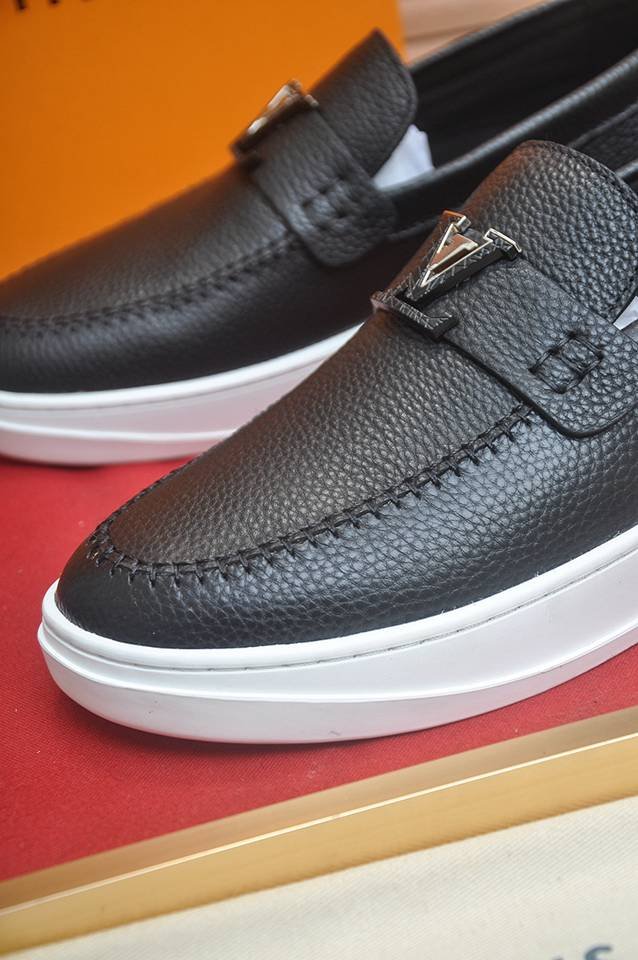 Louis Vuitton LV Sneakers 1133300