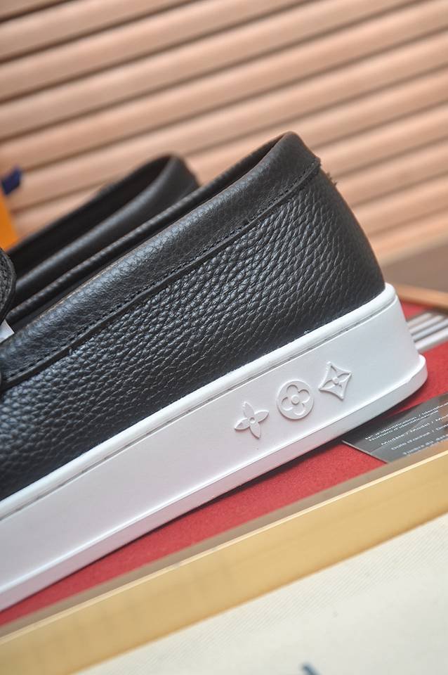 Louis Vuitton LV Sneakers 1133300