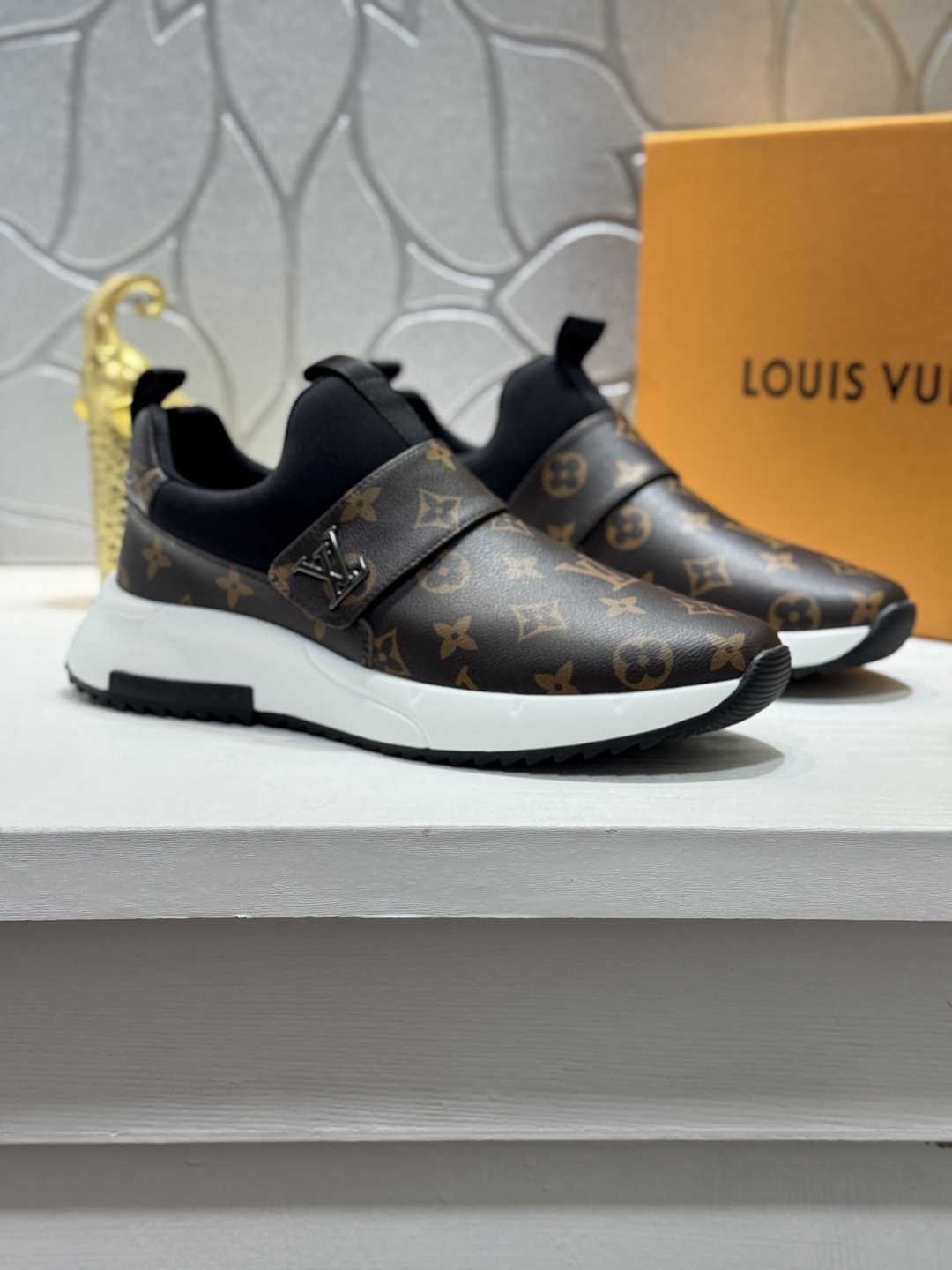 Louis Vuitton Men's Loui Vuitto Sneakers Colorway 3 1720240-3