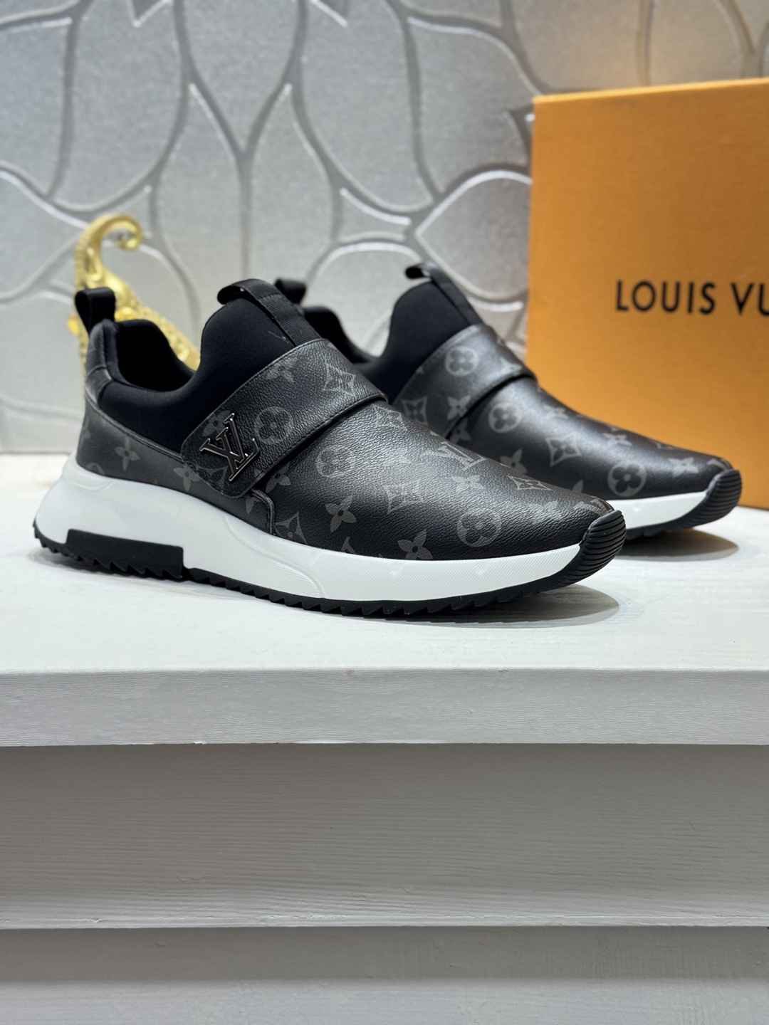 Louis Vuitton Men's Loui Vuitto Sneakers Colorway 2 1720240-2