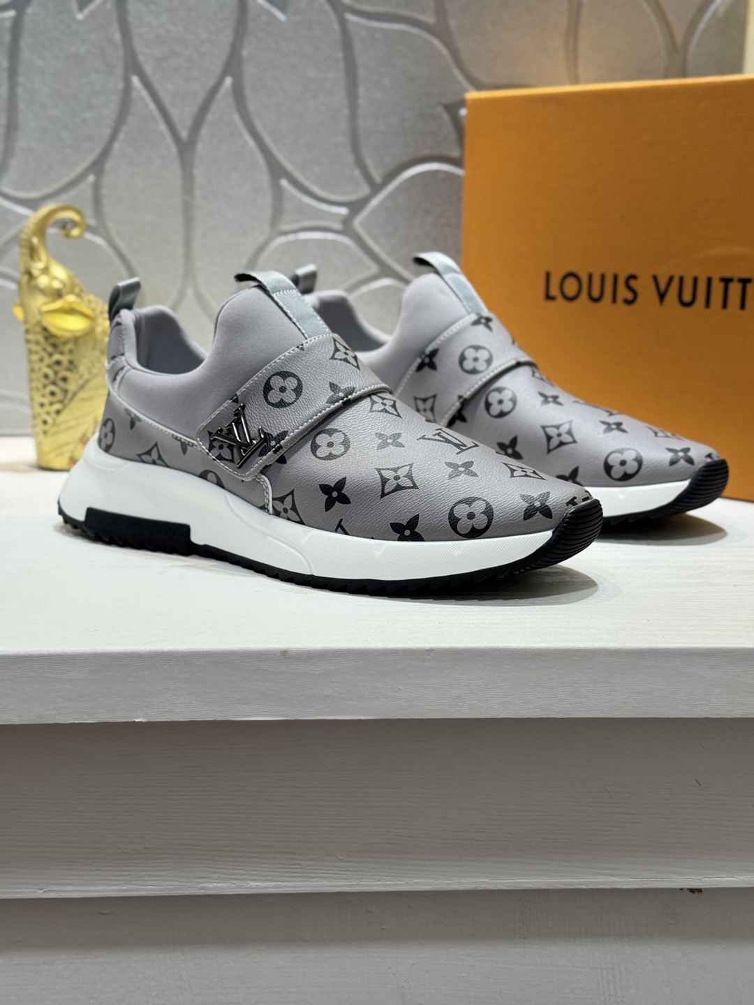 Louis Vuitton Men's Loui Vuitto Sneakers Colorway 1 1720240-1