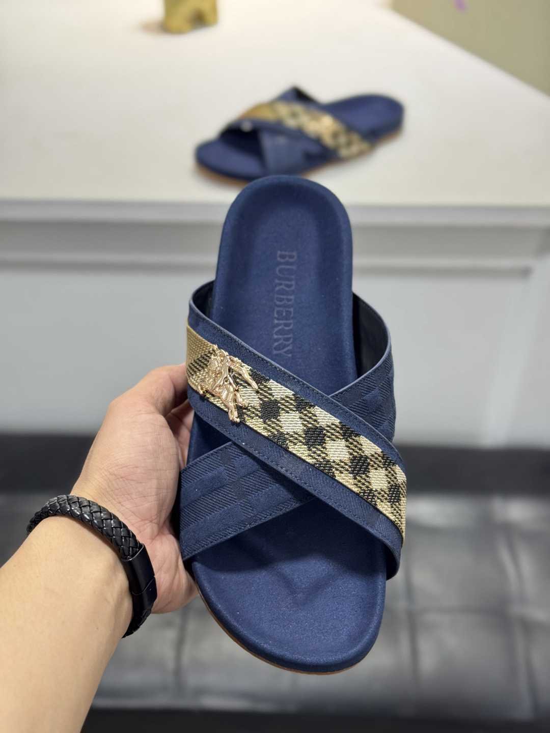 Burberry XM Slides Colorway 9 1720200-9