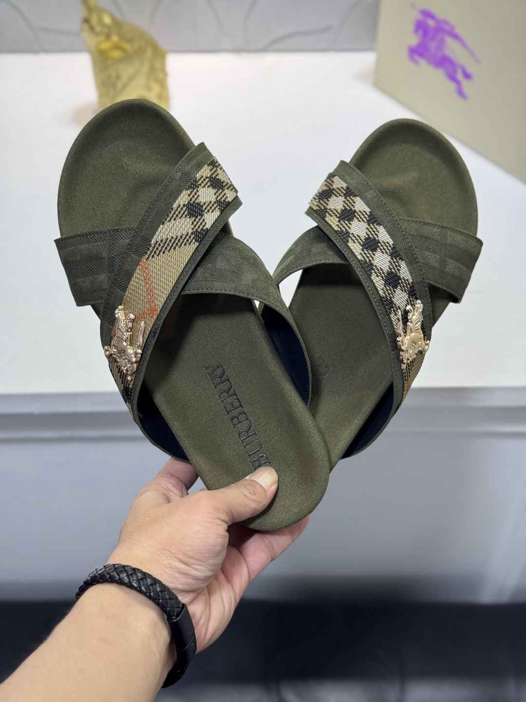 Burberry XM Slides Colorway 8 1720200-8