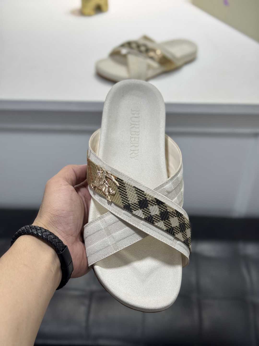 Burberry XM Slides Colorway 7 1720200-7