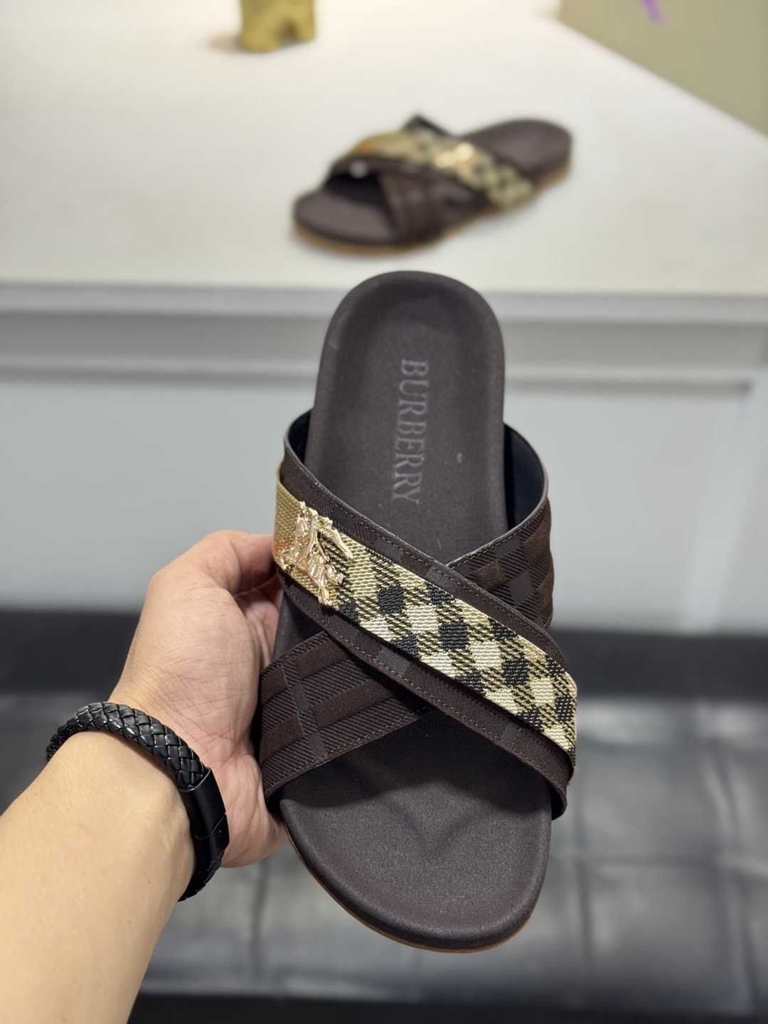 Burberry XM Slides Colorway 6 1720200-6