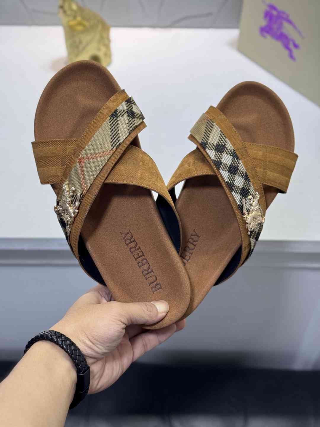 Burberry XM Slides Colorway 5 1720200-5