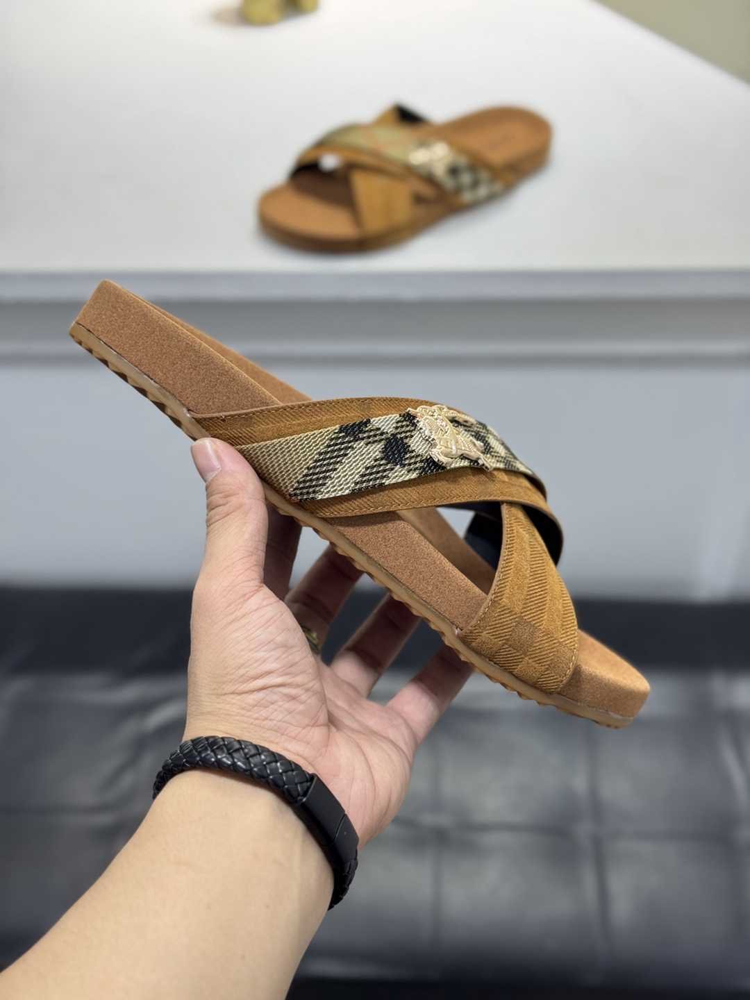 Burberry XM Slides Colorway 5 1720200-5