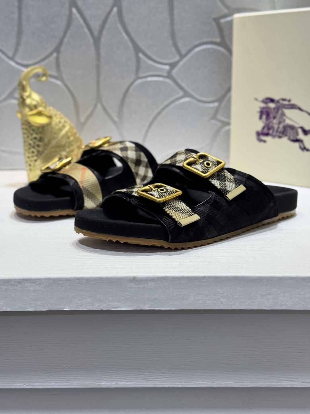 Burberry XM Slides Colorway 2 1720200-2