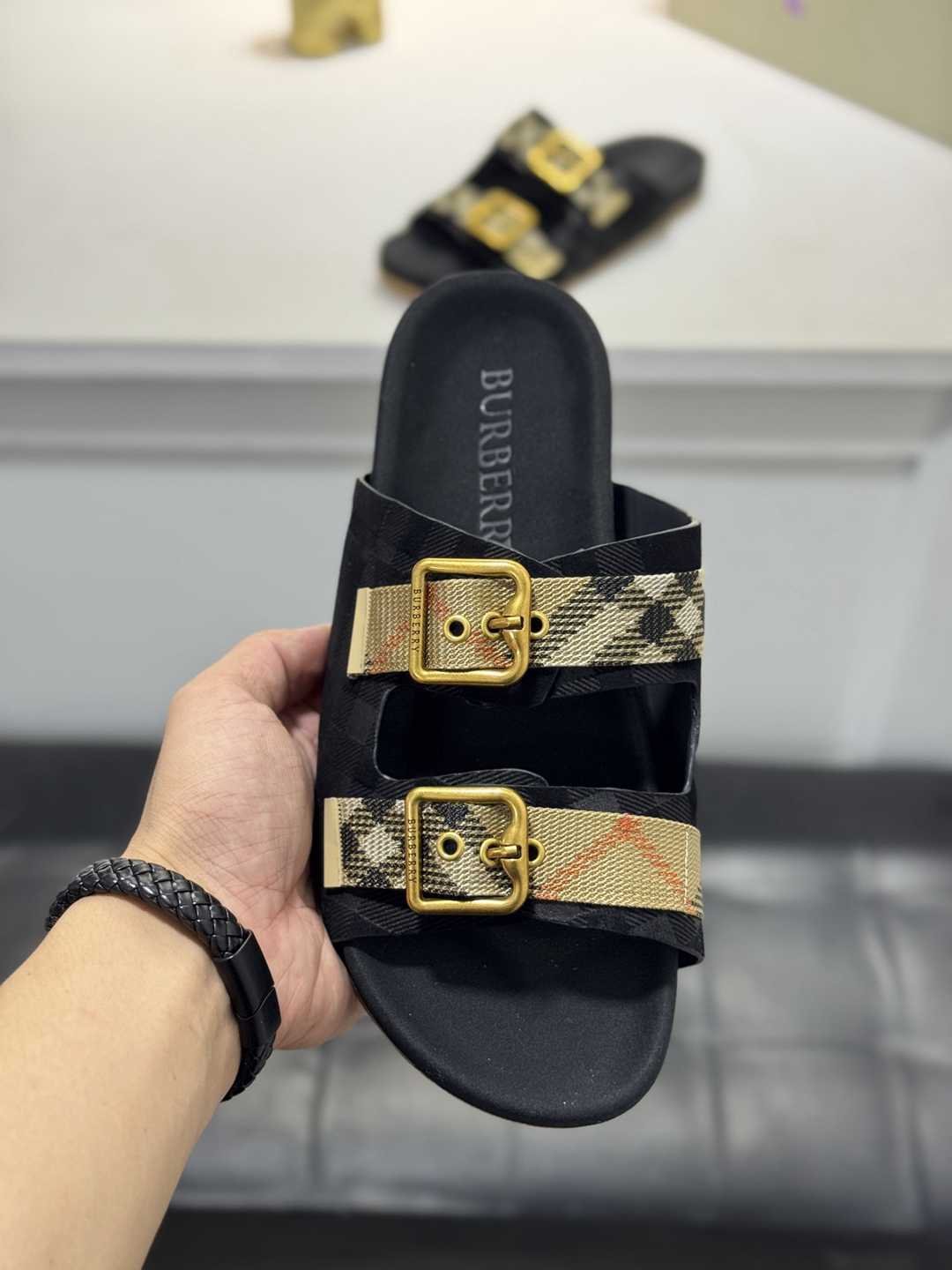 Burberry XM Slides Colorway 2 1720200-2