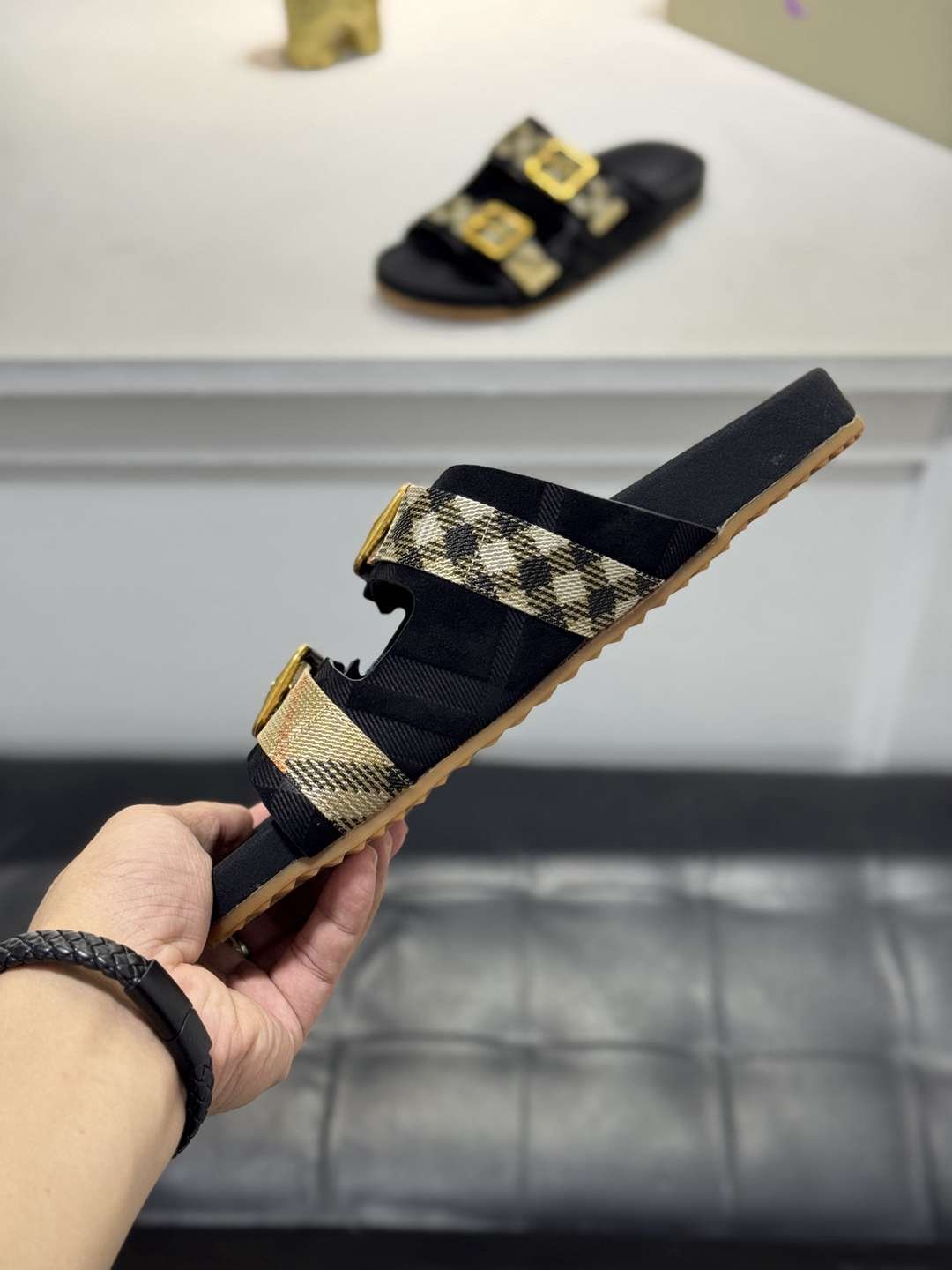 Burberry XM Slides Colorway 2 1720200-2