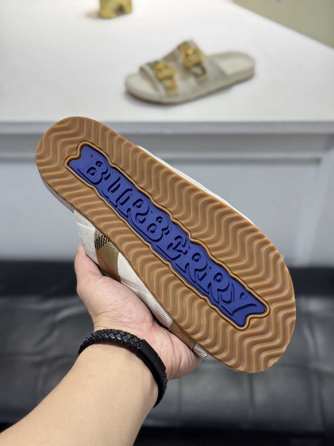Burberry XM Slides Colorway 1 1720200-1