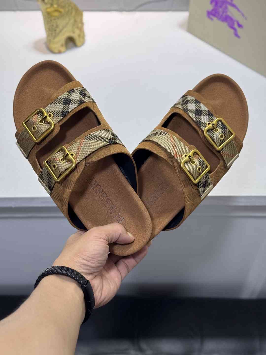 Burberry BURBERR XM Slides 1720200