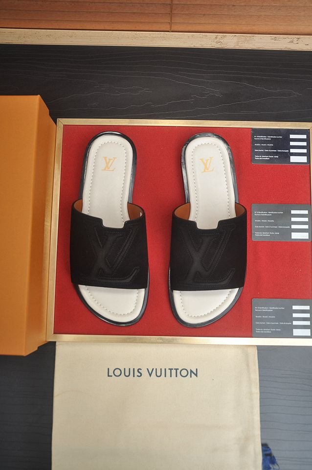 Louis Vuitton Men's LV Slides 1133150