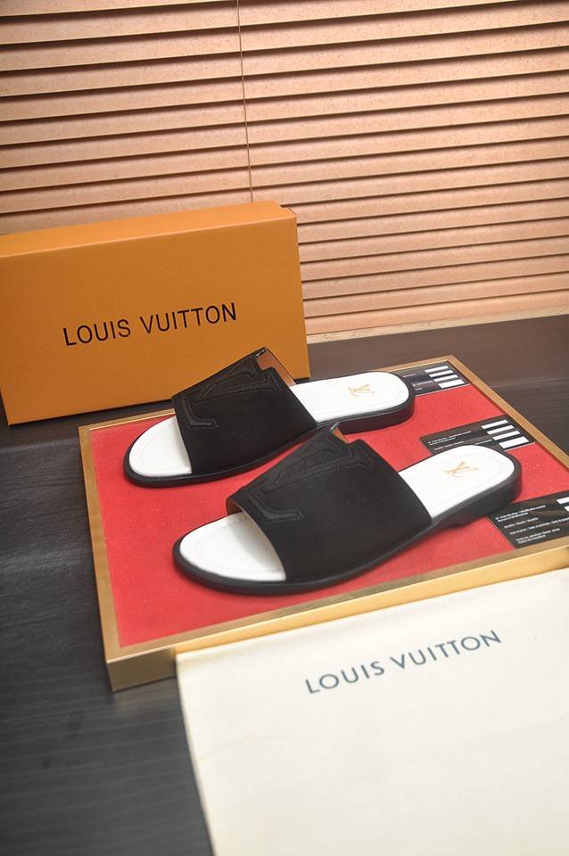 Louis Vuitton Men’s LV Slides 1133150