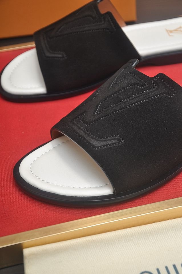 Louis Vuitton Men’s LV Slides 1133150