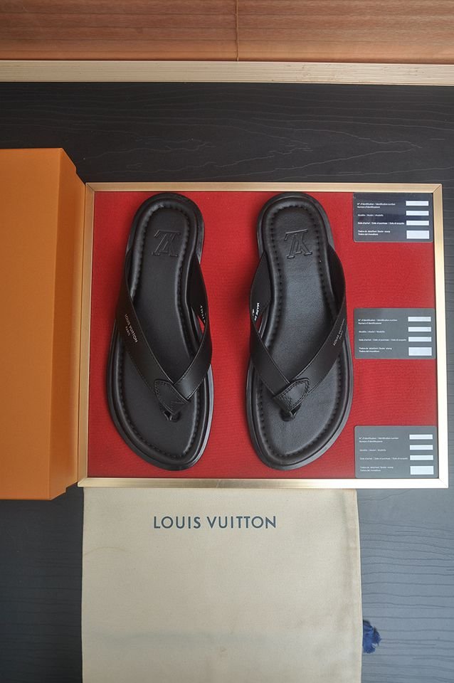 Louis Vuitton Men's Lv Slides 1133160