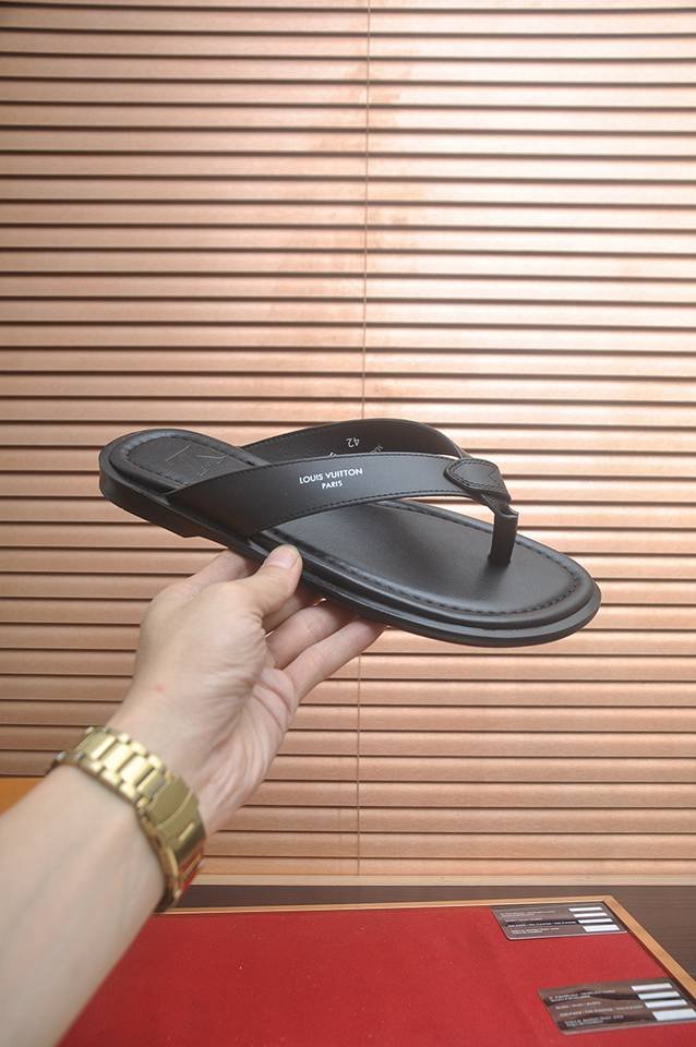 Louis Vuitton Men’s Lv Slides 1133160