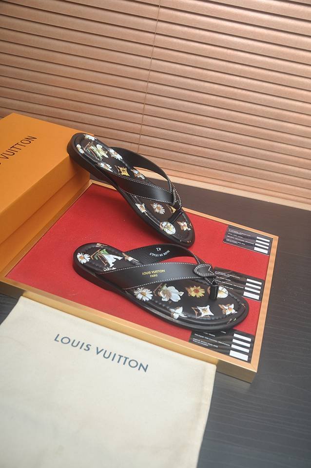 Louis Vuitton Men’s Lv Slides 1133170