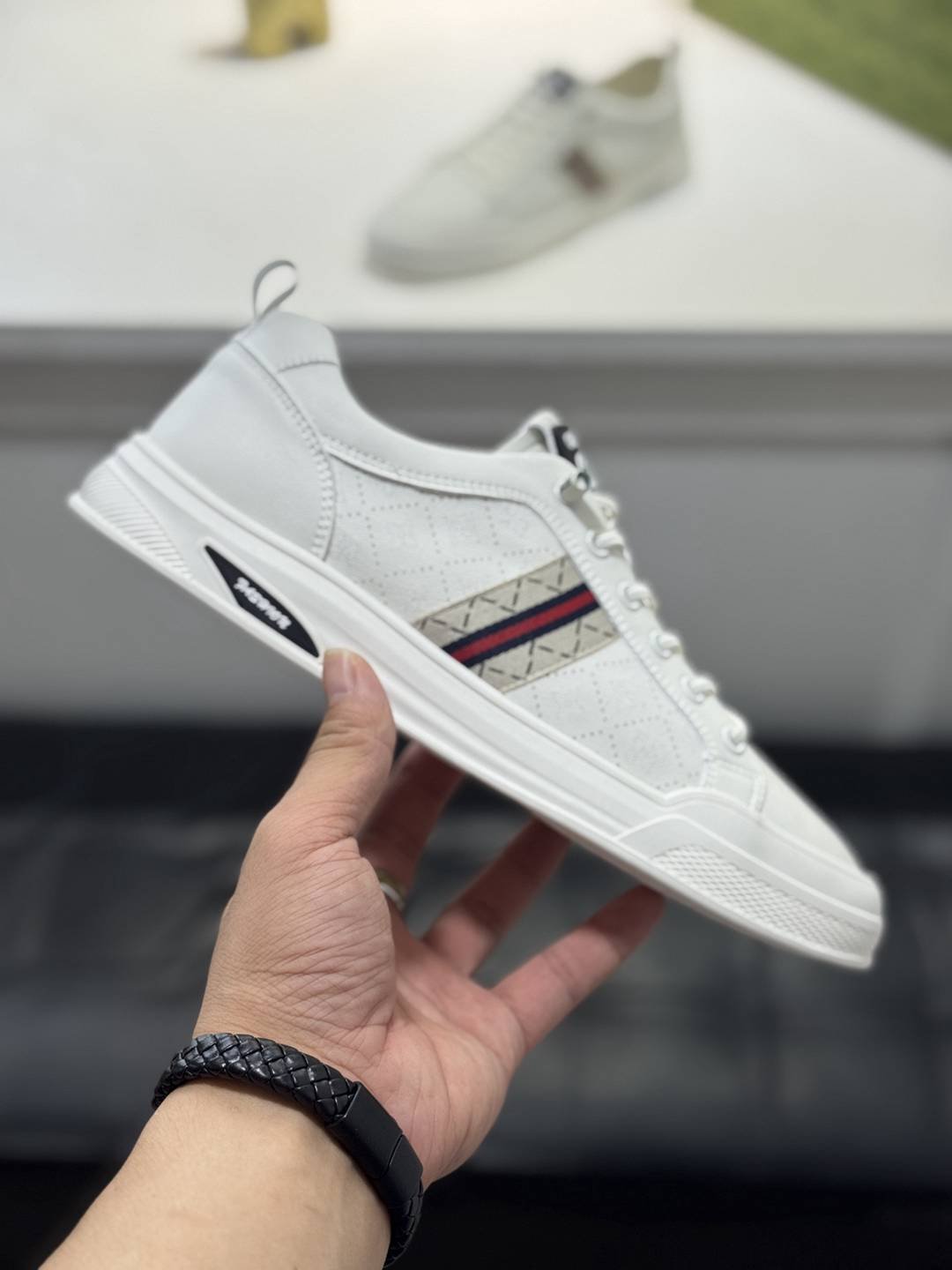 Gucci Men’s LOGO MC Sneakers Colorway 1 1720210-1