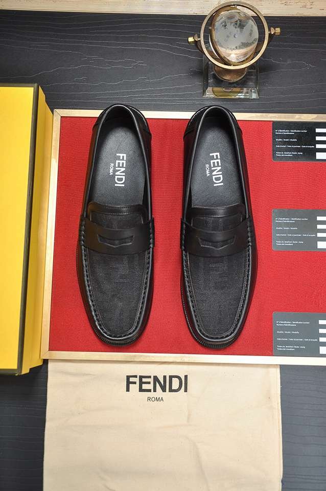 Fendi Men's Leather Sneakers Colorway 2 1133300-2